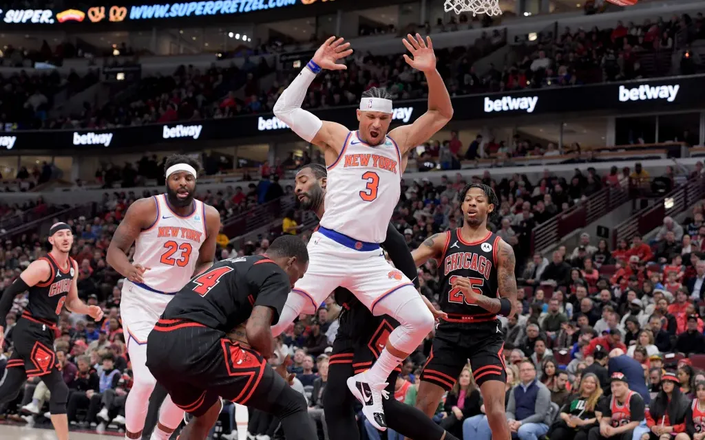 Chicago Bulls 108, New York Knicks 100